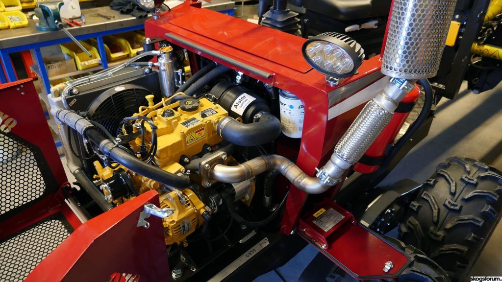 Alstor with a 3 cylinder CAT diesel