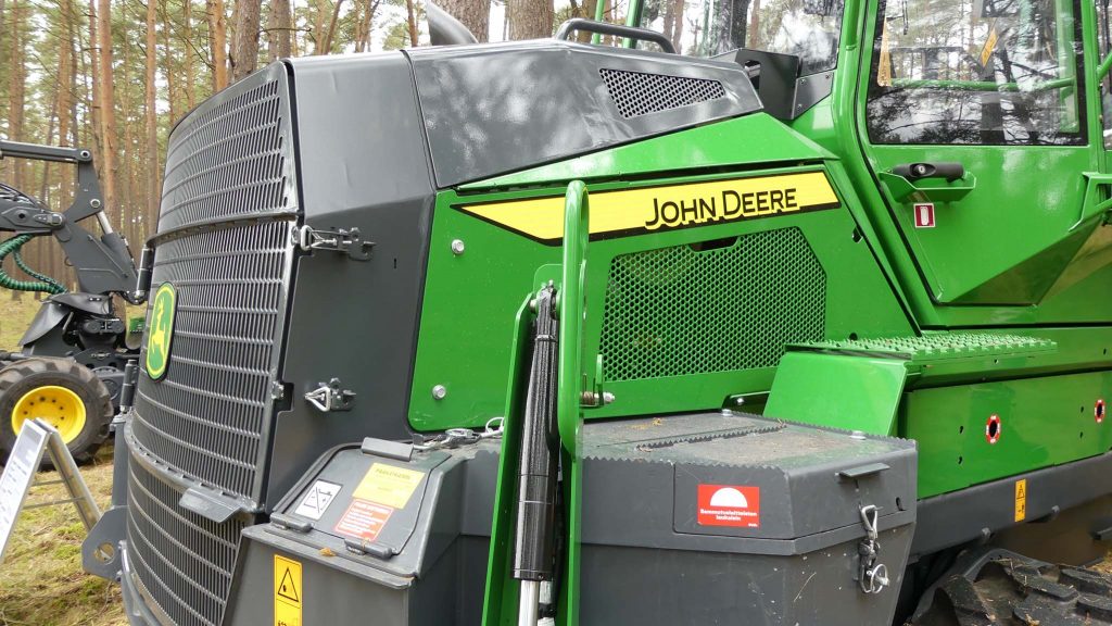 New Engine Hood of JD 910G, designed in collaboration with BMW