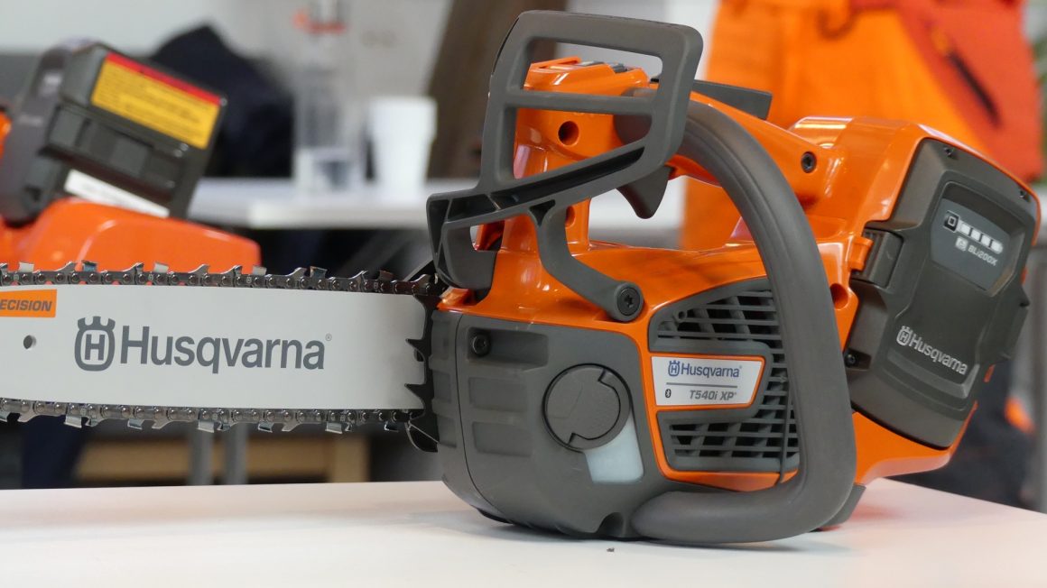 Husqvarna T540i Xp Mit Akku Und Ladegerät HUSQVARNA T540i XP – NEW TOP HAND SAW FOR ARBORISTS - NordicWoodJournal