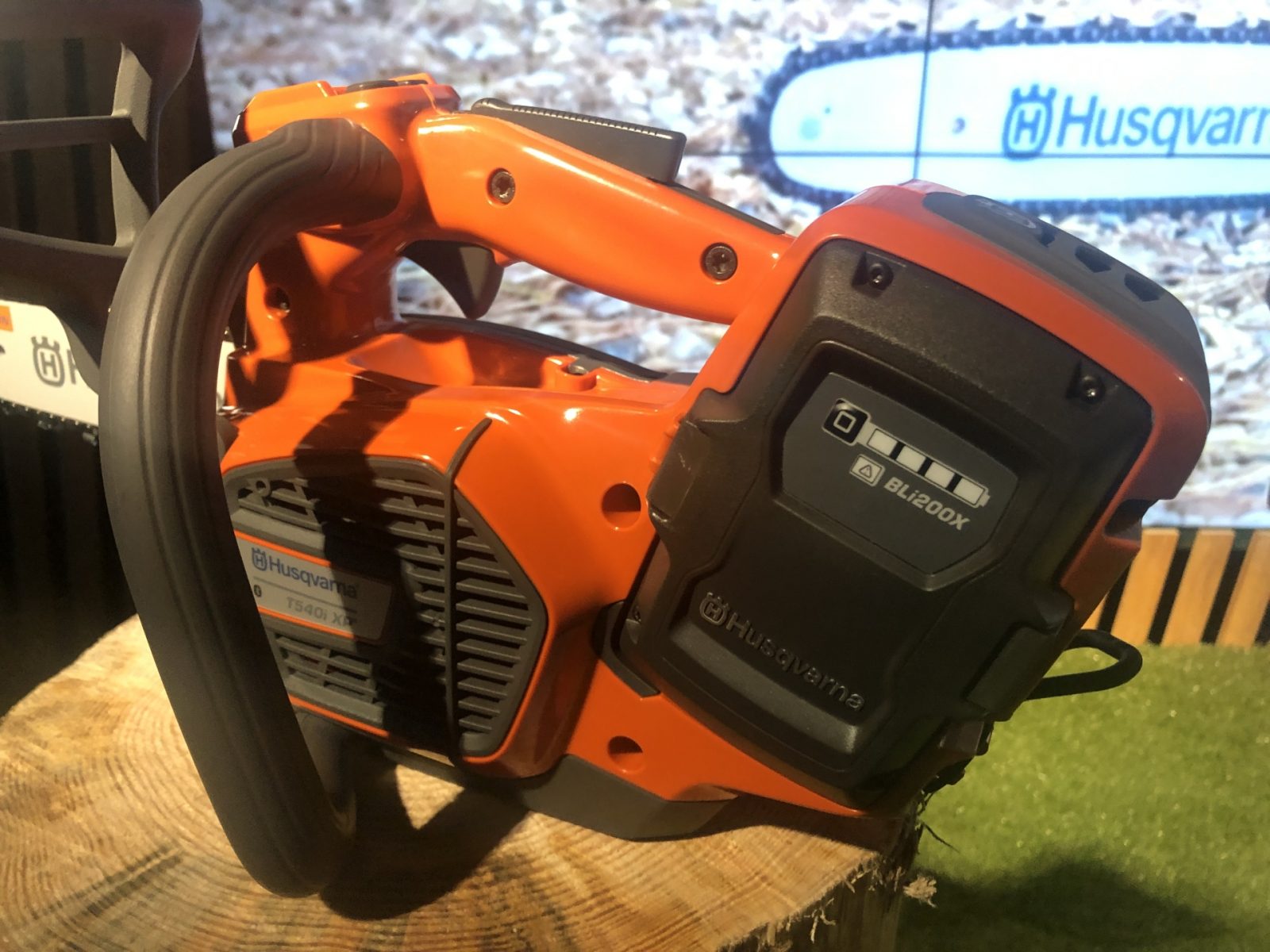 Husqvarna T540i Xp Mit Akku Und Ladegerät HUSQVARNA T540i XP – NEW TOP HAND SAW FOR ARBORISTS - NordicWoodJournal