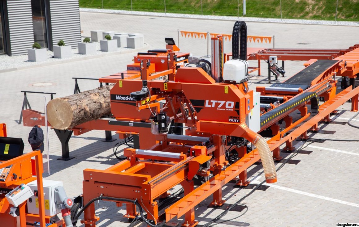 WoodMizer LT70 bandsaw the heart in a sawmilling line