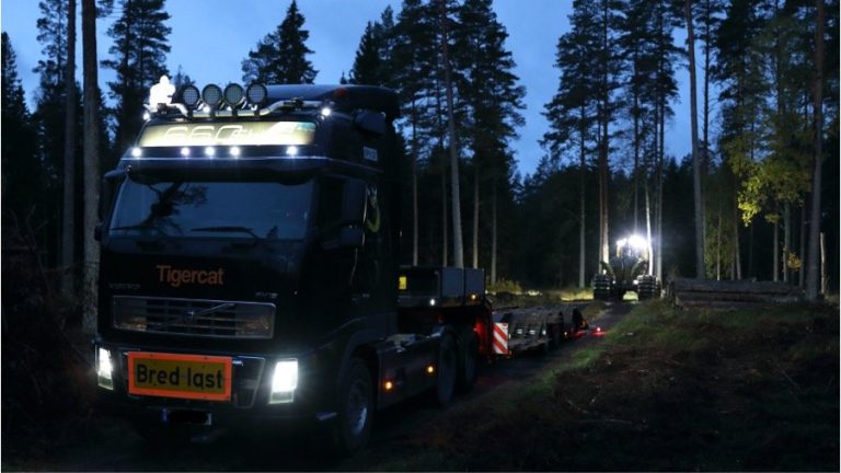 Moving a forest machine