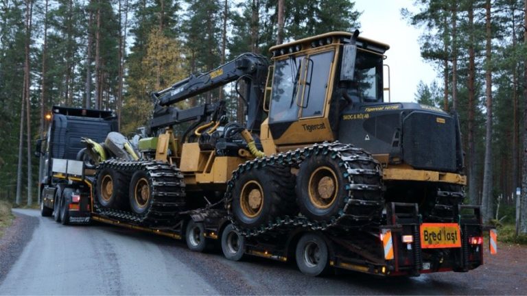 Moving a forest machine